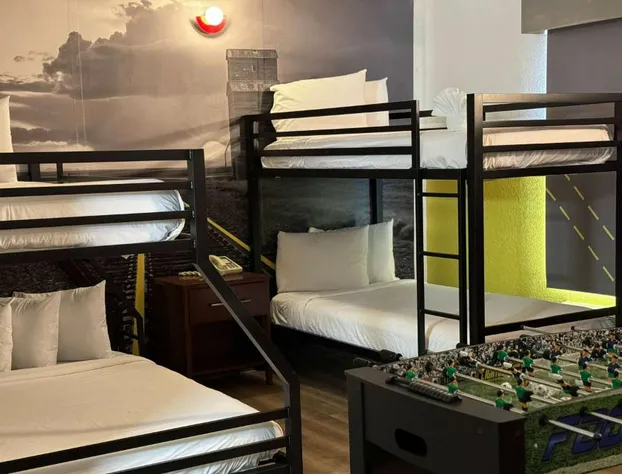 Super 8 by Wyndham Bloomington/Airport hotel detail image 4