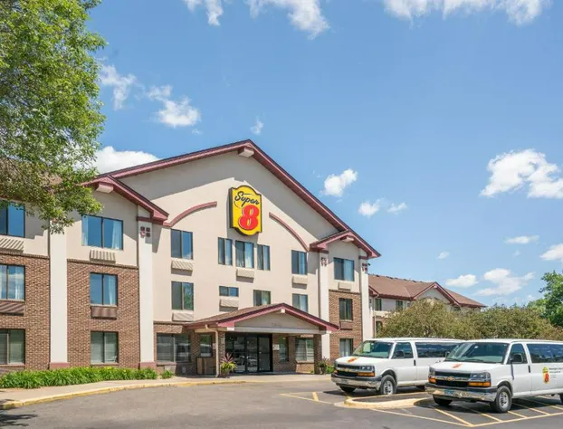Super 8 by Wyndham Bloomington/Airport hotel detail image 1