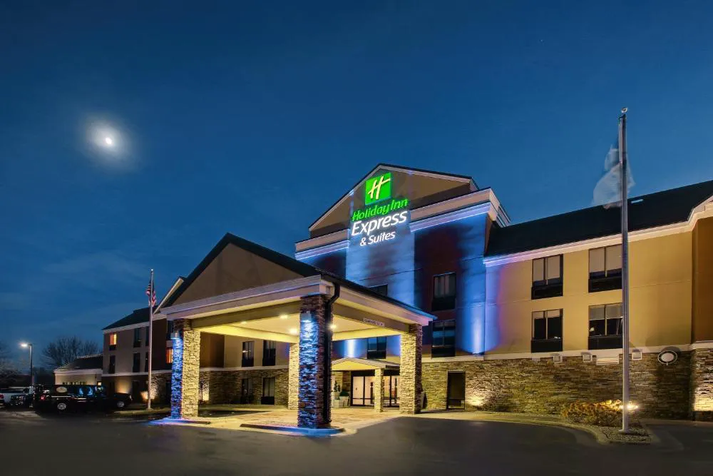 Holiday Inn Express & Suites - Interstate 380 at 33rd Avenue by IHG hotel hero