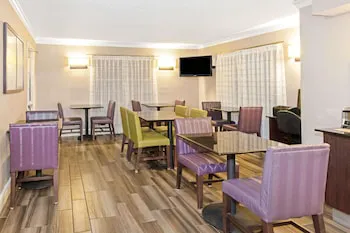 La Quinta Inn & Suites by Wyndham Wichita Falls Airport Area hotel detail image 2