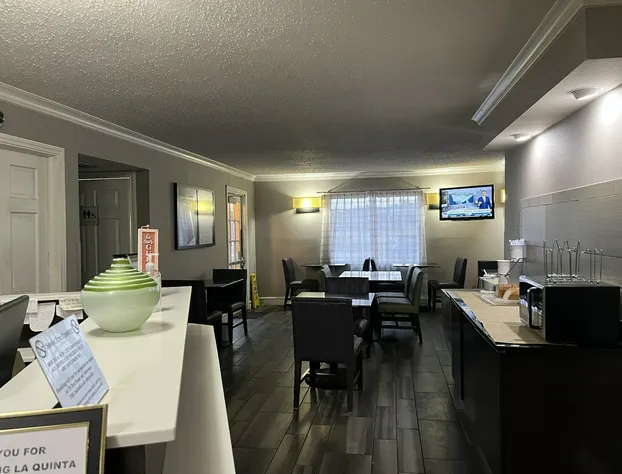 La Quinta Inn & Suites by Wyndham Wichita Falls Airport Area hotel detail image 3