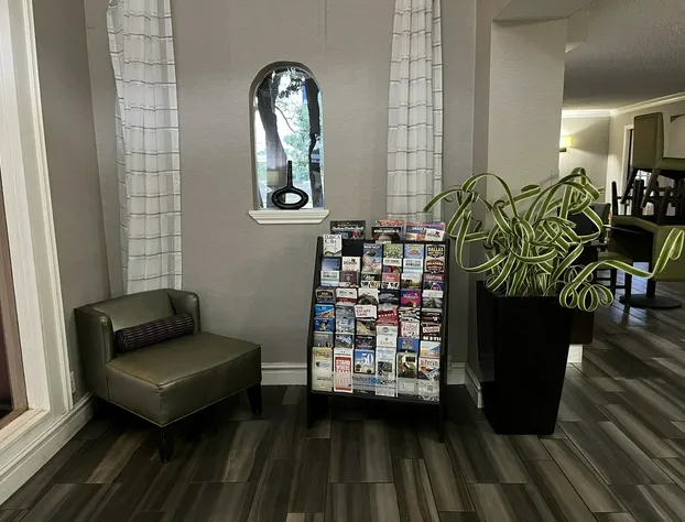 La Quinta Inn & Suites by Wyndham Wichita Falls Airport Area hotel detail image 4