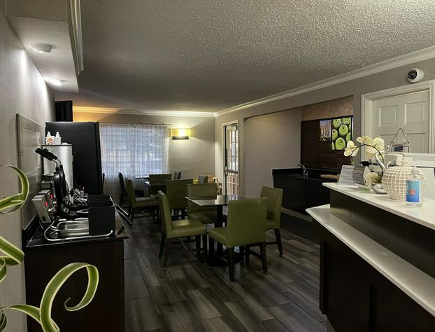 La Quinta Inn & Suites by Wyndham Wichita Falls Airport Area hotel detail image 4