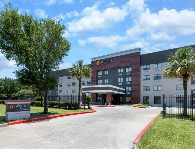 La Quinta Inn & Suites by Wyndham Houston NW Brookhollow hotel detail image 3