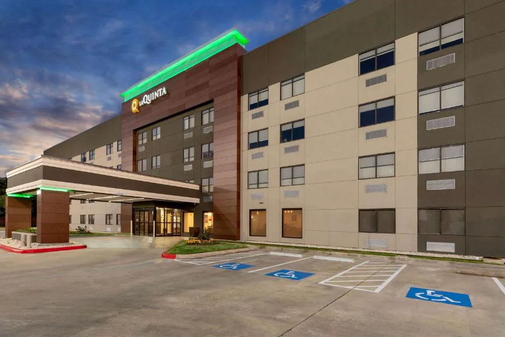 La Quinta Inn & Suites by Wyndham Houston NW Brookhollow hotel hero