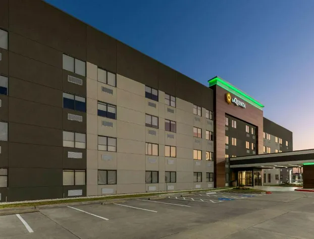 La Quinta Inn & Suites by Wyndham Houston NW Brookhollow hotel detail image 1
