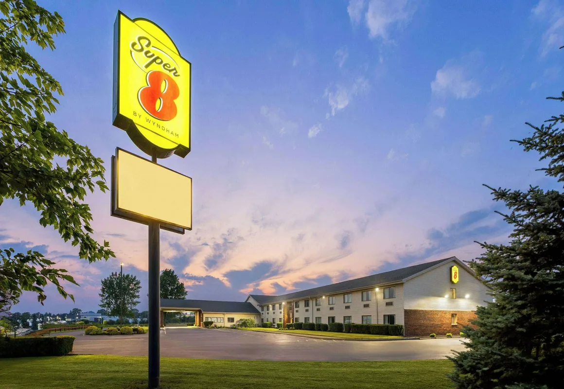 Super 8 by Wyndham Henrietta/Rochester Area hotel hero