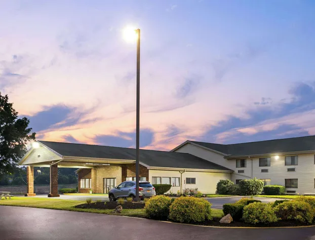 Super 8 by Wyndham Henrietta/Rochester Area hotel detail image 1