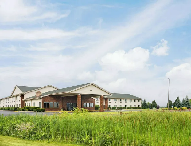 Super 8 by Wyndham Henrietta/Rochester Area hotel detail image 3