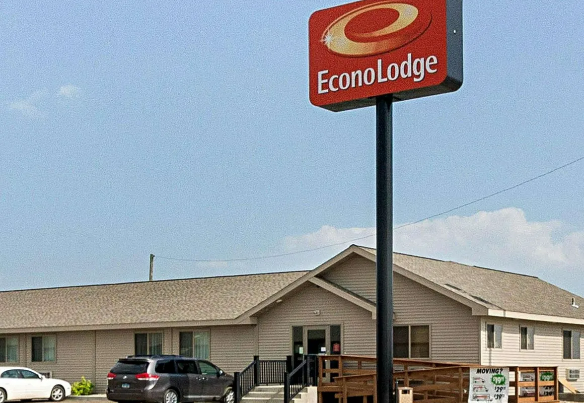 Econo Lodge hotel hero