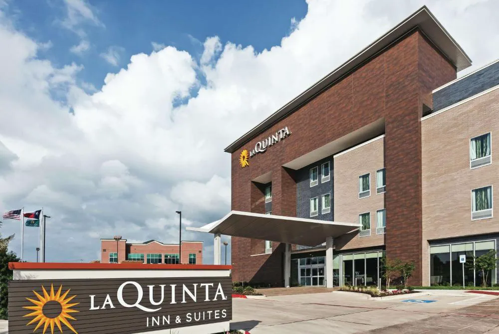 La Quinta Inn & Suites by Wyndham College Station South hotel hero