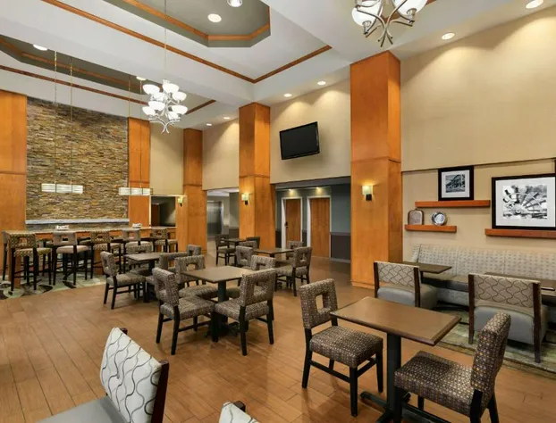 Hampton Inn & Suites Manchester-Bedford hotel detail image 3