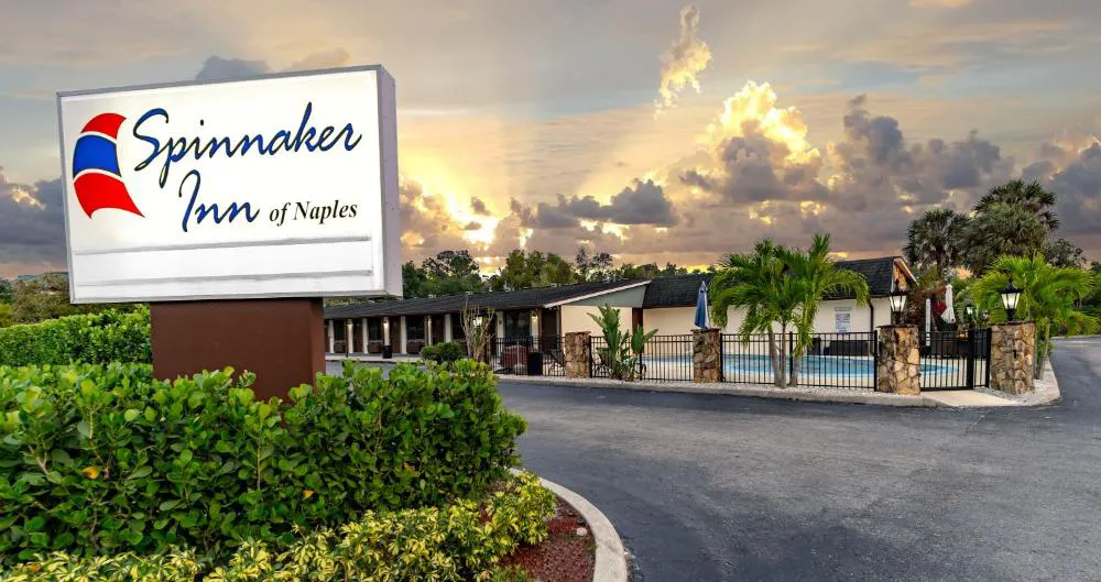Spinnaker Inn of Naples hotel hero