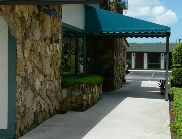 Spinnaker Inn of Naples hotel detail image 4