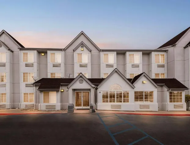 Comfort Inn & Suites Salinas City Center Area hotel detail image 2