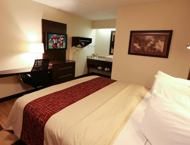 Red Roof Inn PLUS+ Philadelphia Airport hotel detail image 4