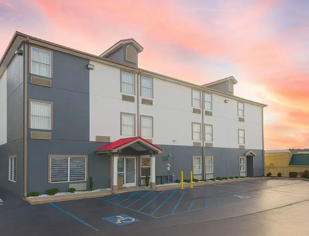 Super 8 by Wyndham Chattanooga East/Hamilton Place hotel detail image 1