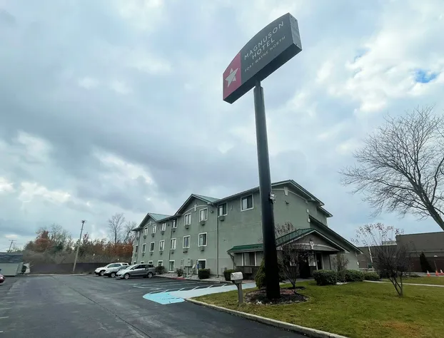 Magnuson Hotel Fort Wayne North – Coliseum hotel detail image 3
