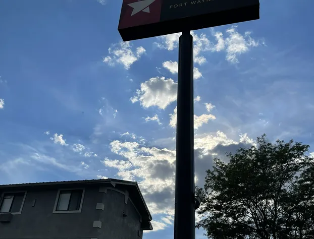Magnuson Hotel Fort Wayne North – Coliseum hotel detail image 1