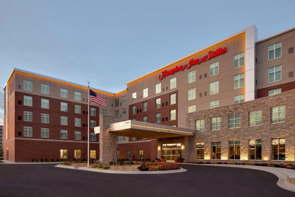 Hampton Inn & Suites Rosemont Chicago O'Hare hotel hero