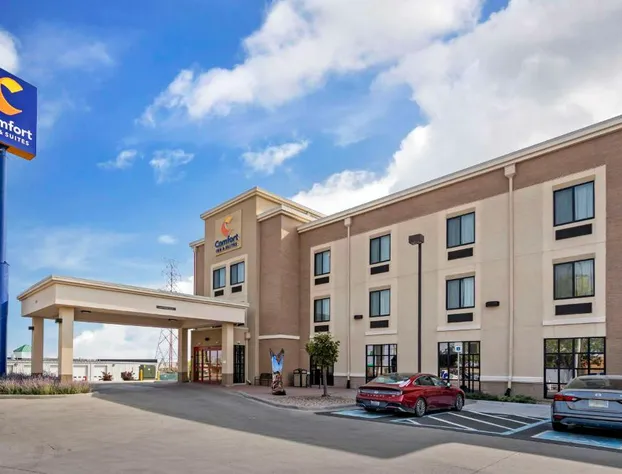 Comfort Inn & Suites hotel detail image 1