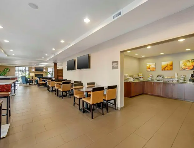 Comfort Inn & Suites hotel detail image 2