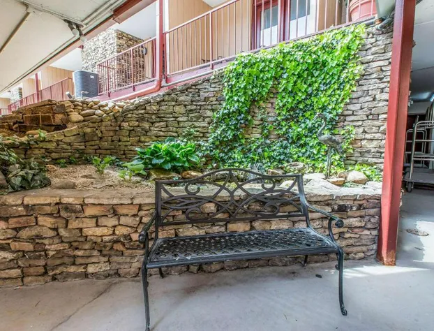 Quality Inn & Suites Gatlinburg North hotel detail image 3