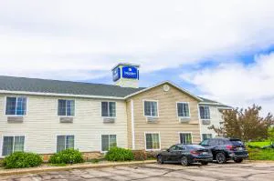 Evansville inn and suites hotel hero