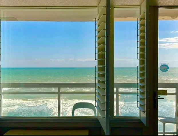 Georgian Inn Beach Club hotel detail image 1