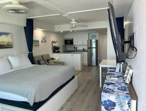 Georgian Inn Beach Club hotel detail image 2