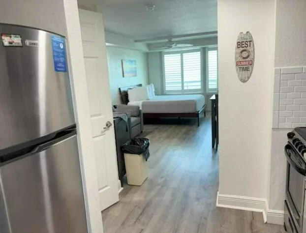 Georgian Inn Beach Club hotel detail image 3