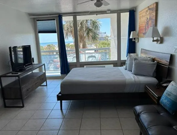 Georgian Inn Beach Club hotel detail image 4