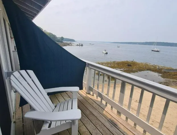 Smuggler's Cove Inn hotel detail image 4