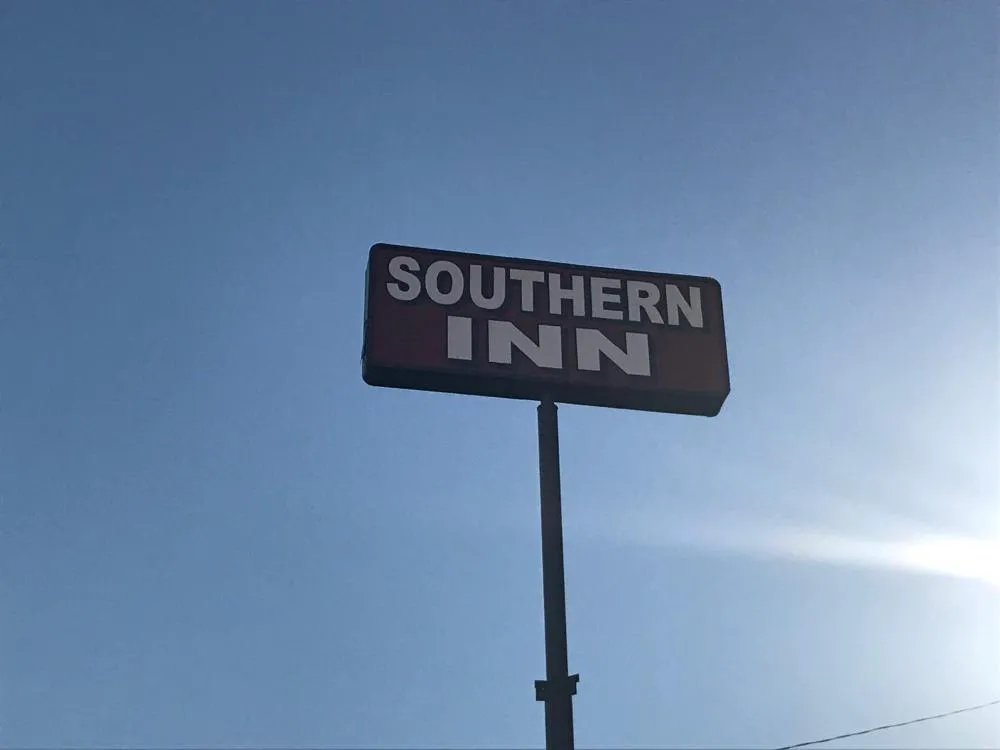 Southern Inn Lumberton hotel hero
