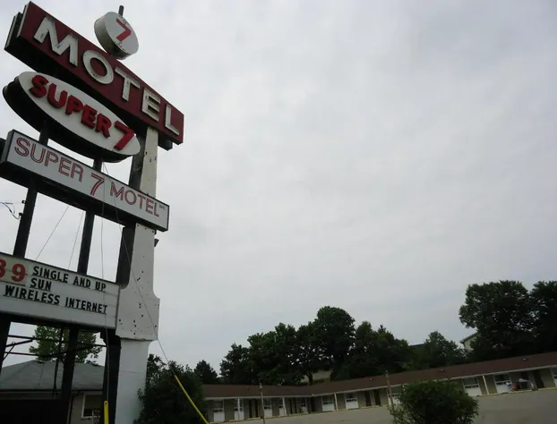 Super 7 Motel hotel detail image 2