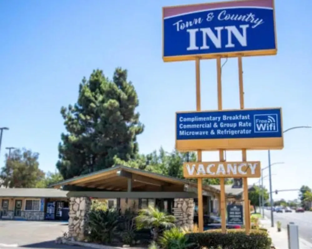 Town and Country Inn hotel hero