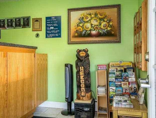 Rodeway Inn Lincoln I-93 hotel detail image 2