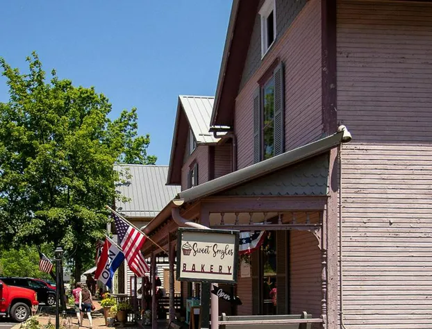 Country Squire Inn & Suites hotel detail image 4