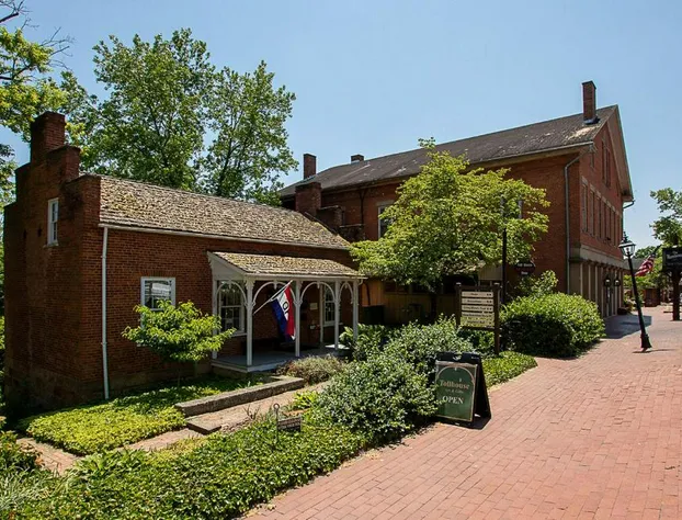 Country Squire Inn & Suites hotel detail image 4