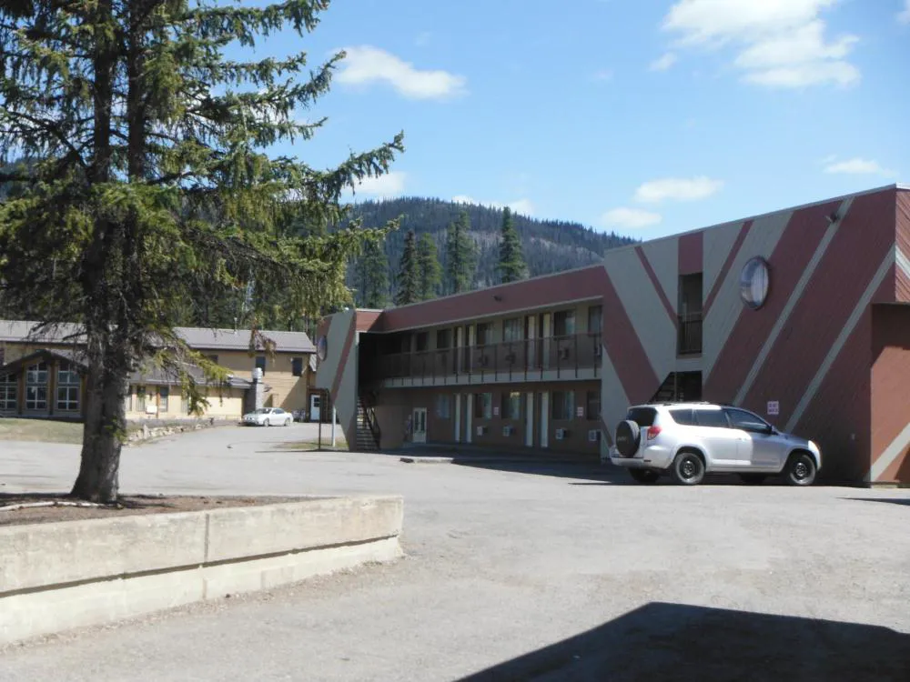 Tumbler Ridge Inn hotel hero
