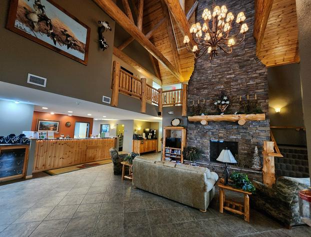 Pine Peaks Lodge & Suites hotel detail image 1