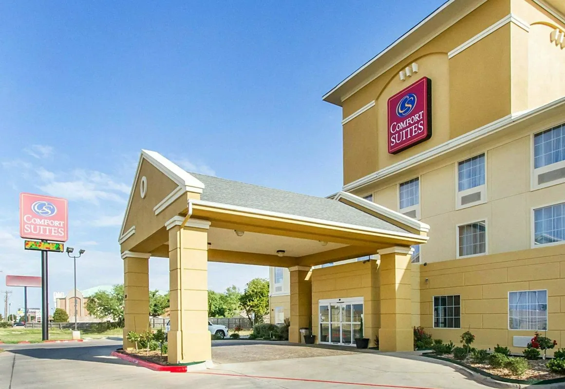 Comfort Suites hotel hero