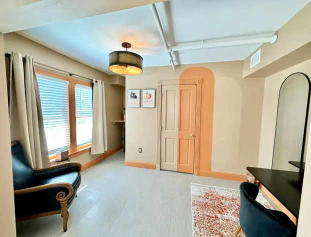 Peninsula Bed & Cocktails hotel detail image 3