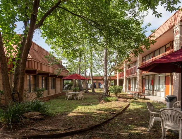 GreenTree Hotel & Extended Stay I-10 FWY Houston, Channelview, Baytown hotel detail image 2