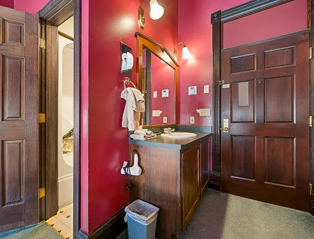 Historic Iron Horse Inn hotel detail image 3