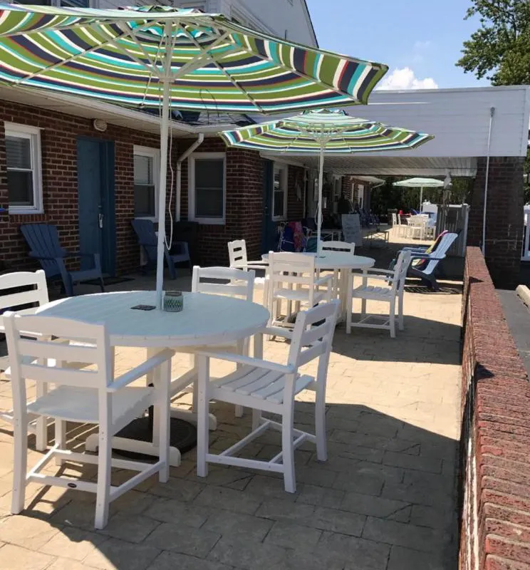 Pelican Point Motel hotel hero