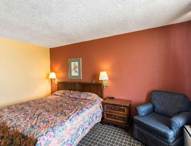 Econo Lodge Inn & Suites Orangeburg hotel detail image 1