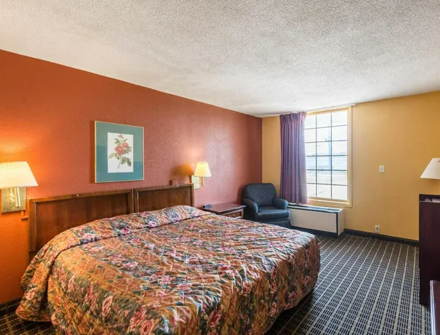 Econo Lodge Inn & Suites Orangeburg hotel detail image 3