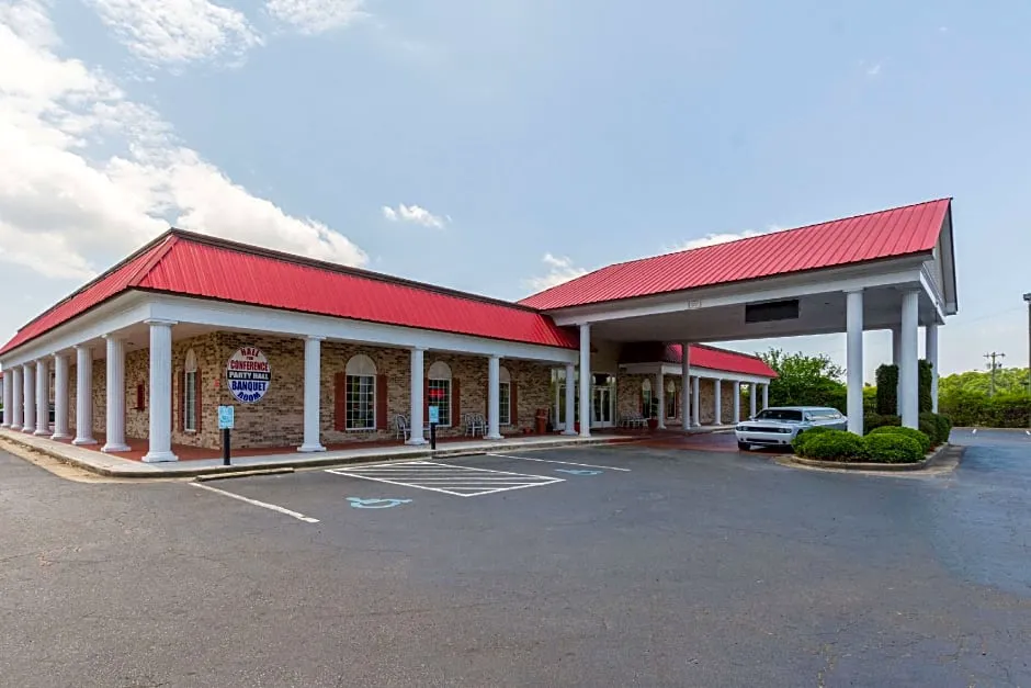 Econo Lodge Inn & Suites Orangeburg hotel hero