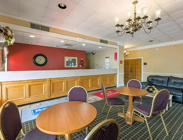 Econo Lodge Inn & Suites Orangeburg hotel detail image 3